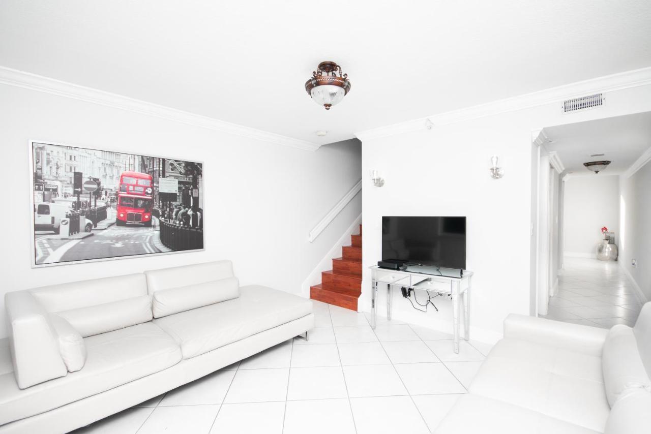 Beautiful 2/2.5 Condo W/Free Parking Fast Wifi Маями Екстериор снимка