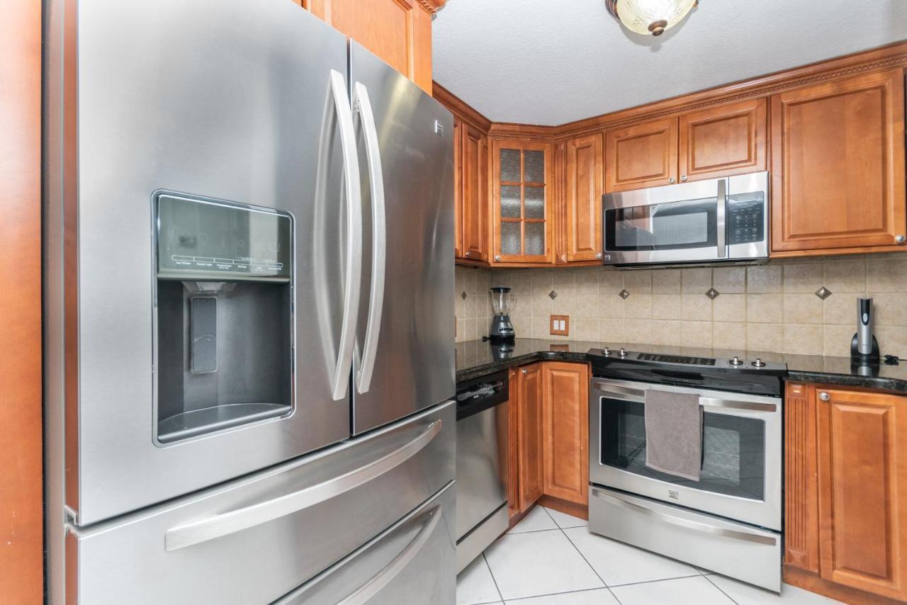 Beautiful 2/2.5 Condo W/Free Parking Fast Wifi Маями Екстериор снимка